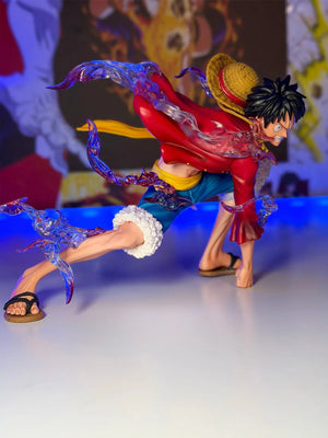 Action figure Luffy Gear 5 One Piece in posa dinamica, dettagli anime, base blu luminosa