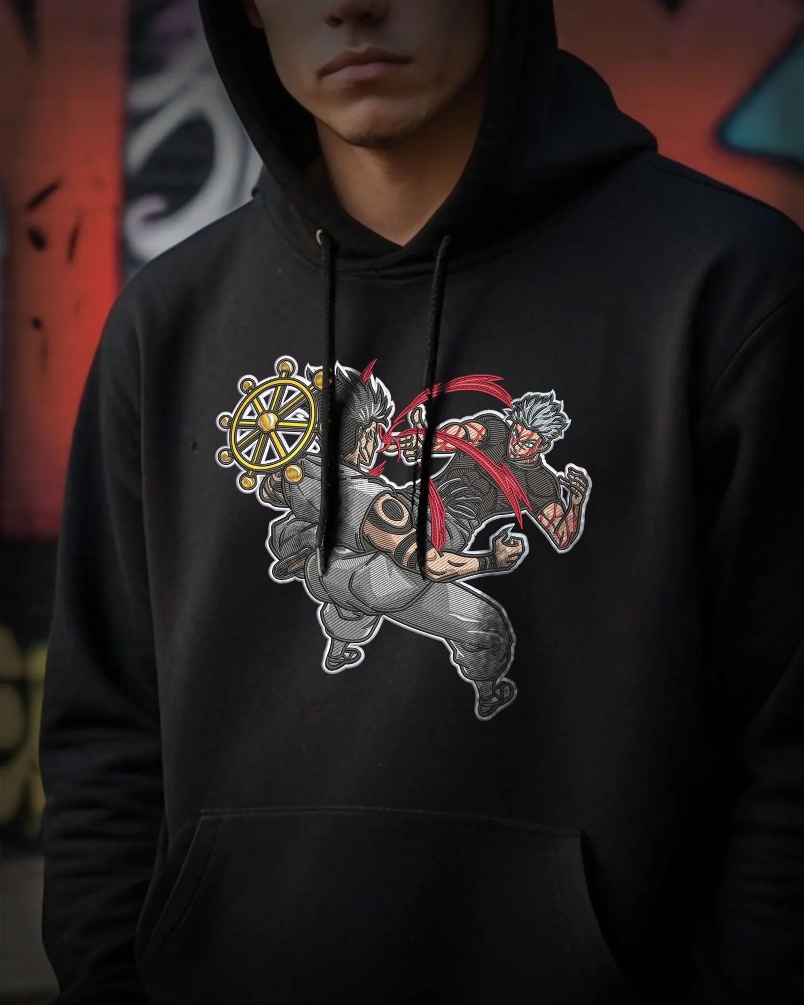 Felpa nera con ricamo Gojo vs Sukuna, anime Jujutsu Kaisen, stile streetwear.