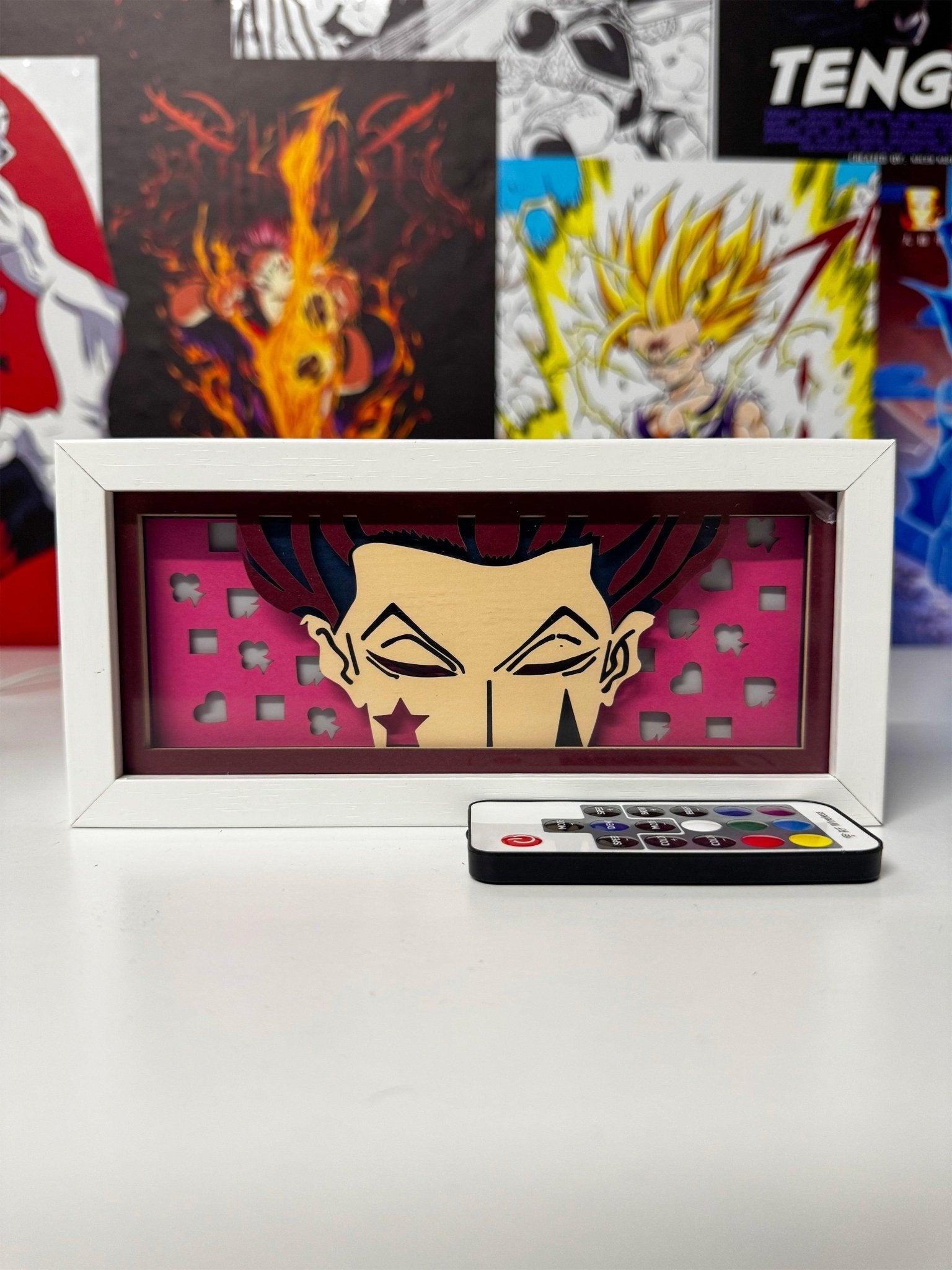 Lampada led decorativa con ritratto di Hisoka, sfondo viola e telecomando, tema anime