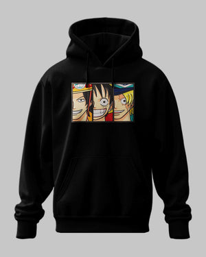 Felpa nera con cappuccio, stampa anime One Piece con tre volti colorati sul petto.