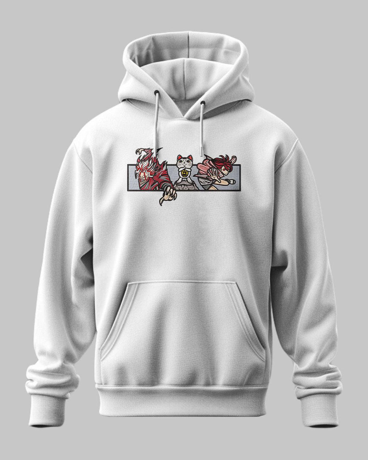Felpa con cappuccio grigia, ricamo anime Dandadan con personaggi colorati sul petto.