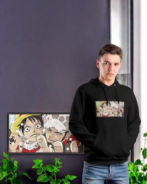 Felpa nera con stampa anime One Piece raffigurante Luffy e Law, indossata da un ragazzo