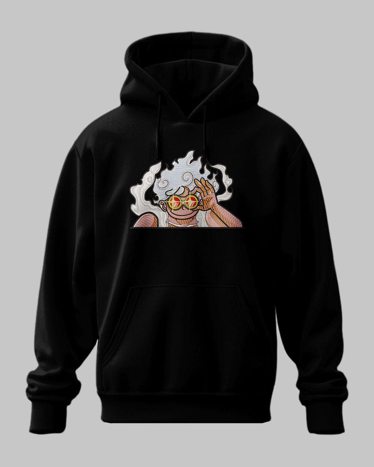 Felpa nera con ricamo Luffy Gear 5 con occhiali da sole anime One Piece, fondo grigio.