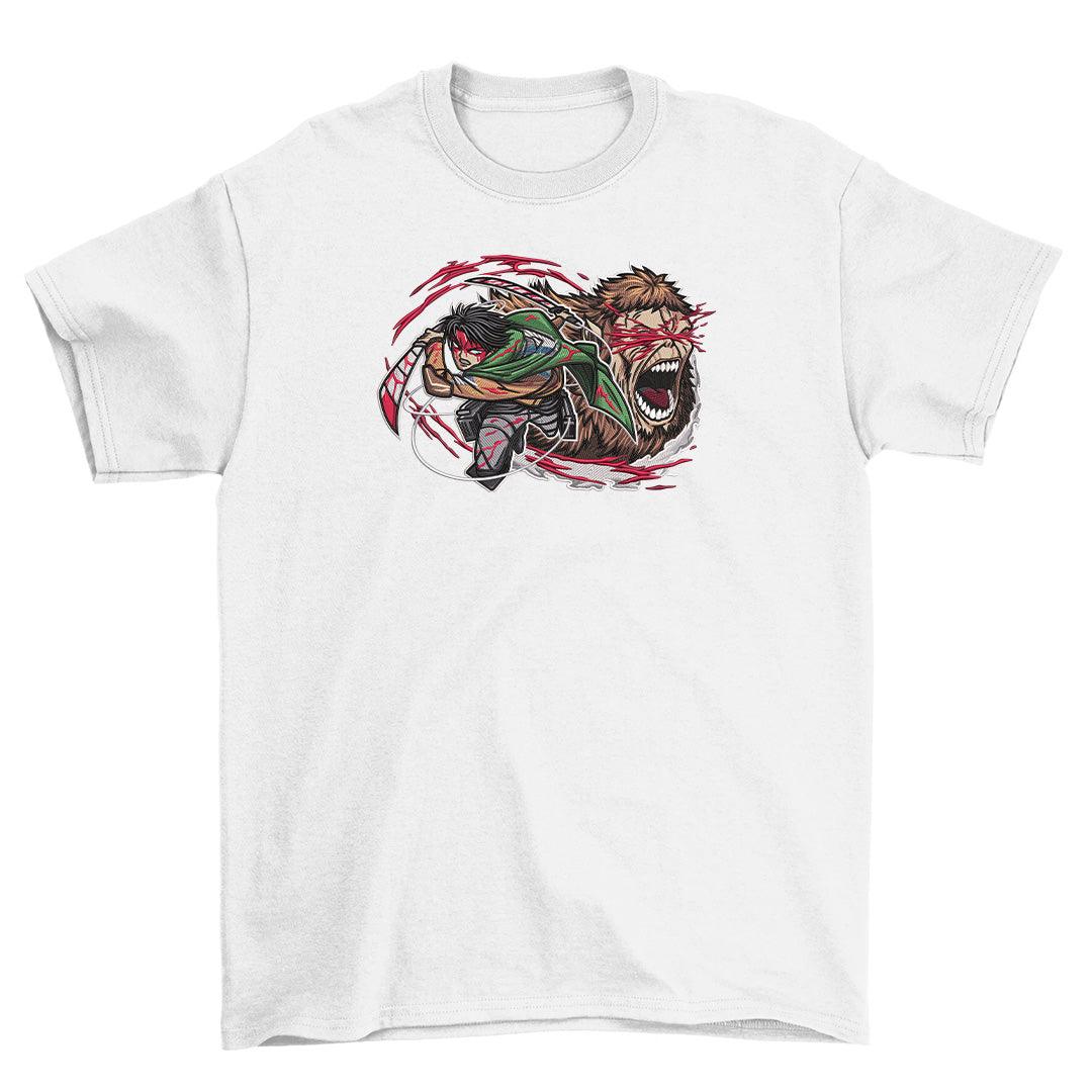 T-shirt bianca con ricamo personaggio anime in combattimento contro creatura gigante, stile Shingeki no Kyojin.