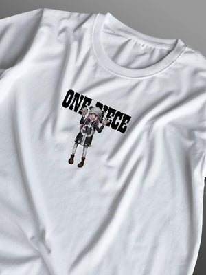 Maglietta bianca con stampa anime One Piece e personaggio Bonney in stile streetwear.