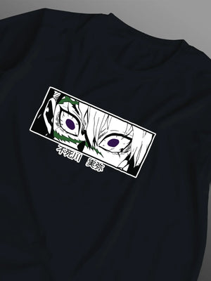 T-shirt nera con stampa anime Sanemi Shinazugawa di Demon Slayer, occhi viola e dettagli verdi.