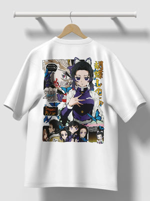 Maglietta bianca anime con stampa Shinobu Kocho di Demon Slayer, farfalle blu e altri personaggi.