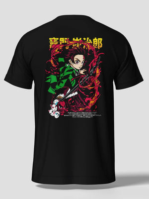Maglietta nera anime con Tanjiro Kamado, spada e fiamme, ispirata a Demon Slayer.