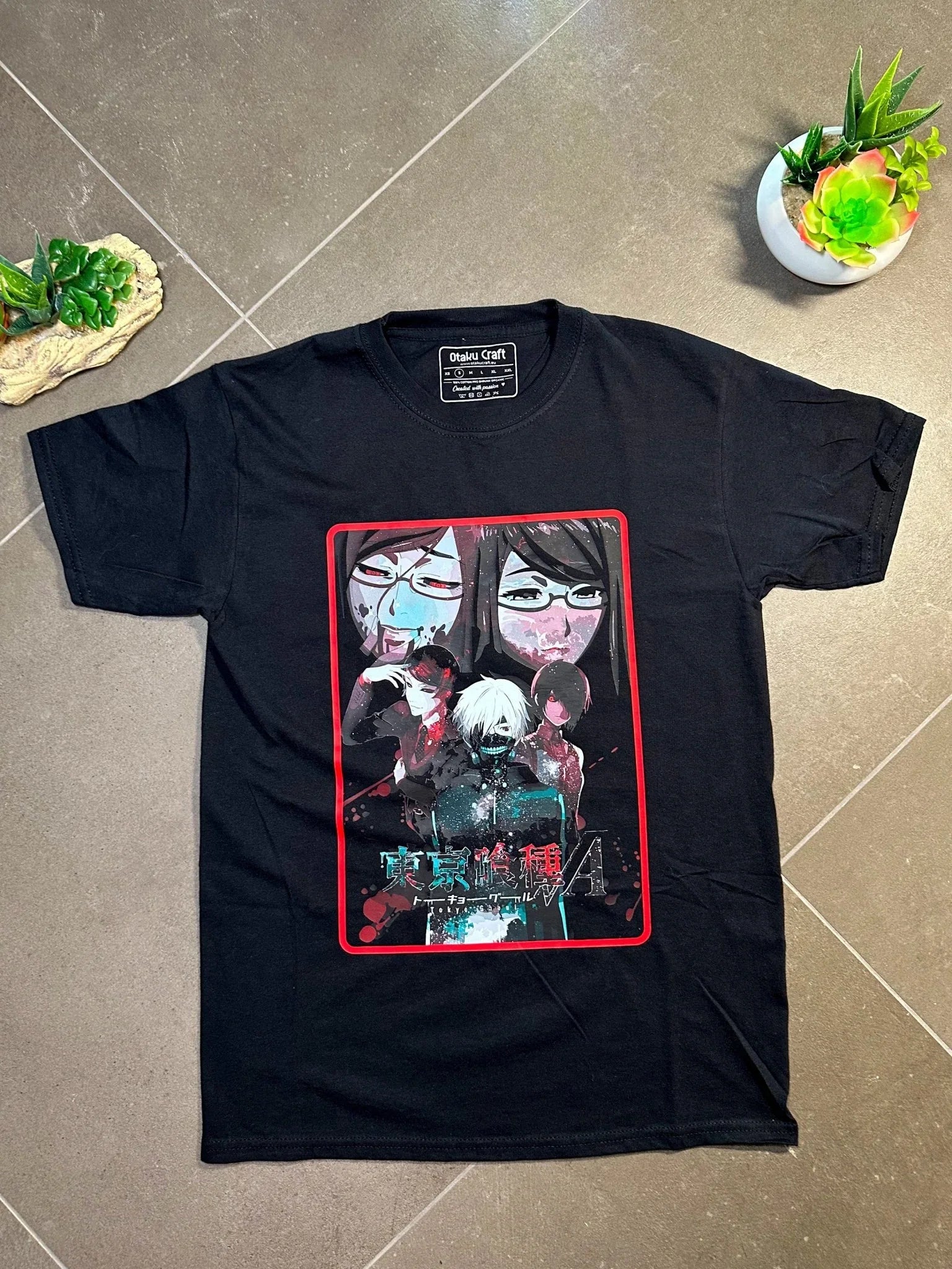 Maglietta nera Tokyo Ghoul con Kaneki Ken e personaggi anime, design dark, t-shirt giapponese