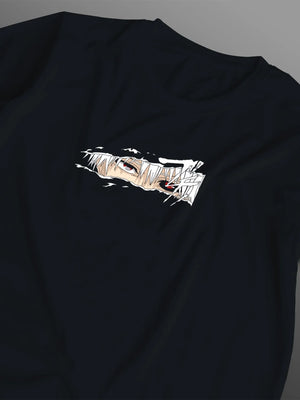 Maglietta nera con stampa anime occhi bianchi e rossi in stile Tokyo Ghoul, design moderno.