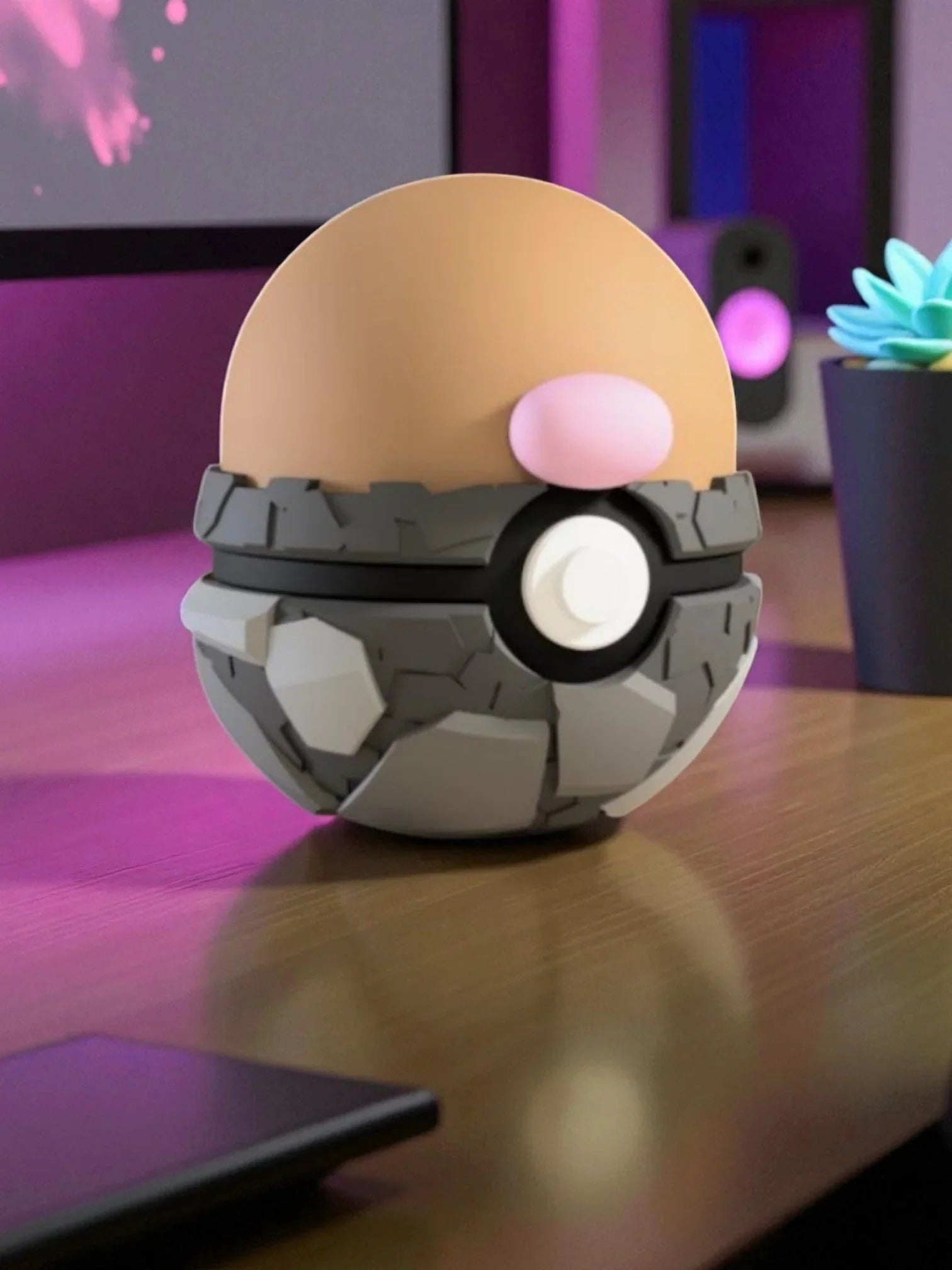 Statua decorativa Diglett che emerge da una Poké Ball su scrivania, stile anime, design moderno.
