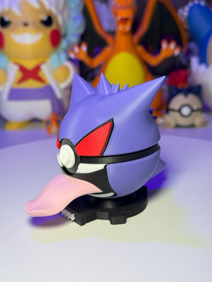 Pokéball personalizzata ispirata a Gengar con lingua rosa, base magnetica e decorazioni anime.