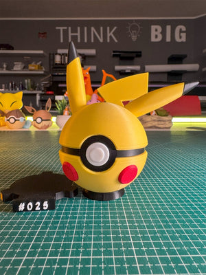 PokéBall Pikachu 025 – Con Opzione Base Magnetica Numerata - Otaku Craft