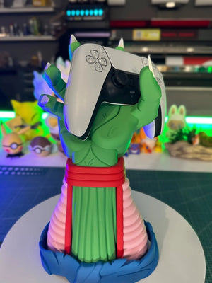 Supporto porta controller da scrivania ispirato a Dragon Ball Z con mano verde artigliata, ideale per gamer e fan anime.