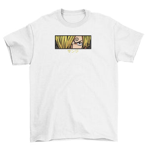 T-shirt bianca anime One Piece con ricamo di Sanji e scritta giapponese sul davanti.