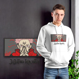 Felpa bianca ricamata con Sukuna di Jujutsu Kaisen, uomo che la indossa davanti a quadro anime.
