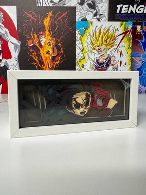 Lampada LED light box con personaggio anime Tanjiro in cornice bianca, poster manga sullo sfondo