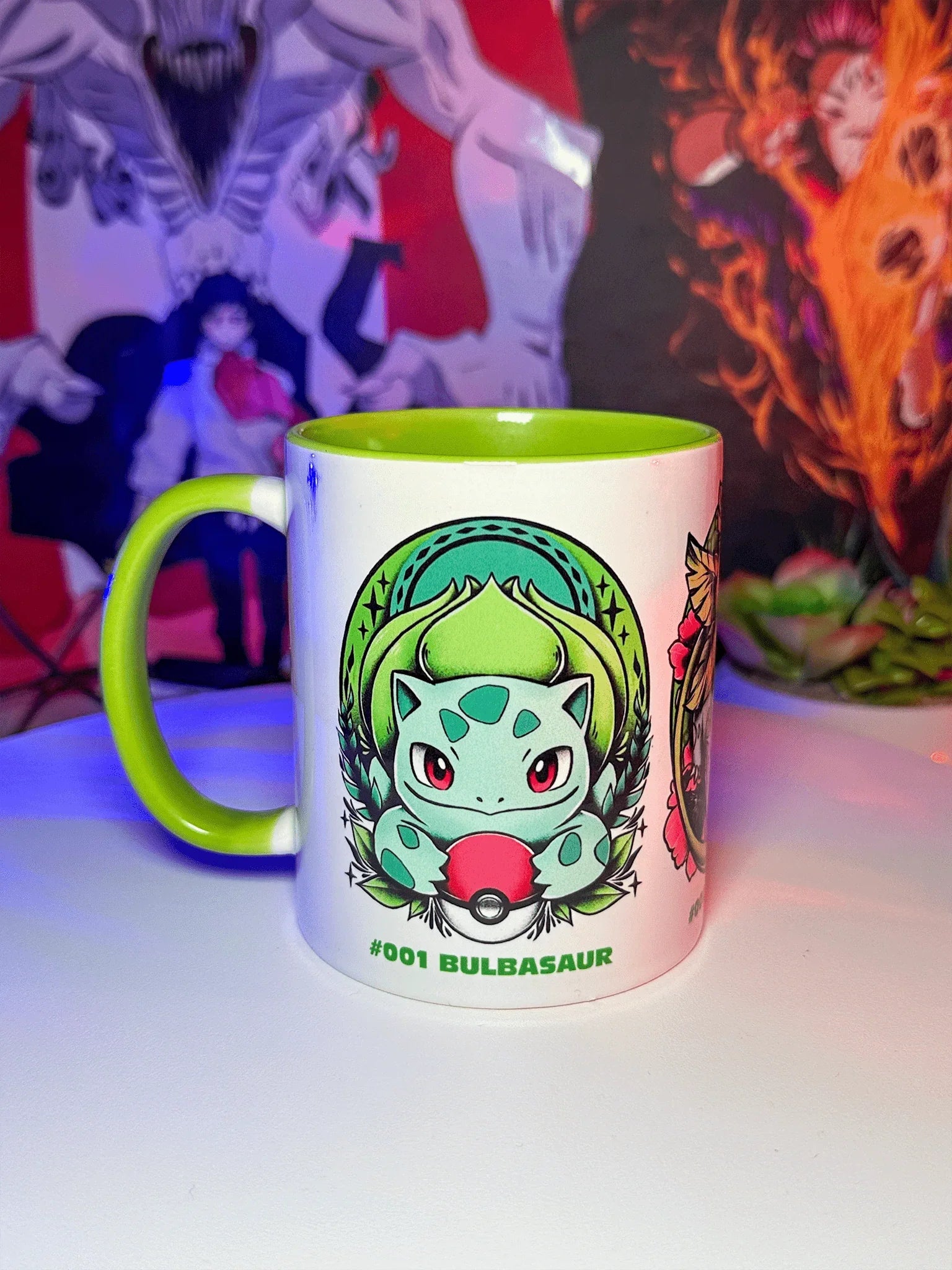 Tazza anime con illustrazione di Bulbasaur, design colorato e scritta #001 Bulbasaur