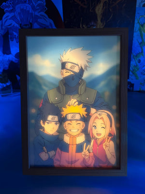Quadro LED anime con Kakashi, Naruto, Sasuke e Sakura di Naruto, sfondo montagna