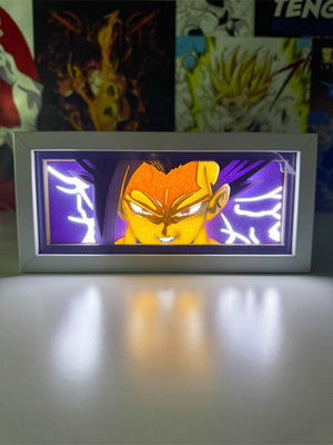 Lampada LED con personaggio anime ispirato a Dragon Ball, sfondo viola ed effetti luminosi.