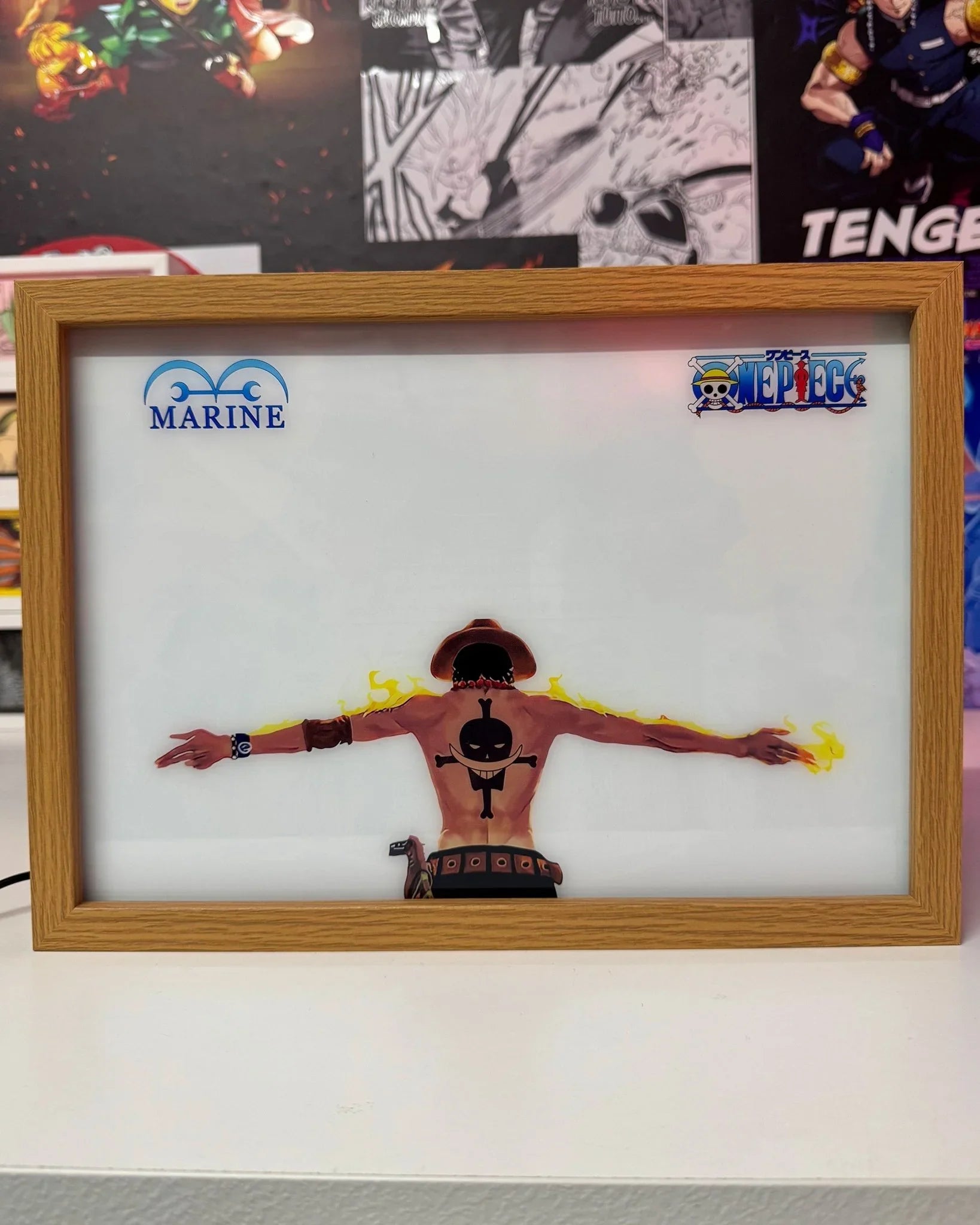 Lampada decorativa Ace Marineford One Piece con arte luminosa, personaggio con tatuaggio sulla schiena