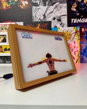 Lampada decorativa con illustrazione di Ace da One Piece in stile light painting, cornice in legno.