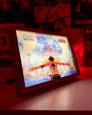 Lampada decorativa con illustrazione di Ace di One Piece davanti a Marineford, stile anime.