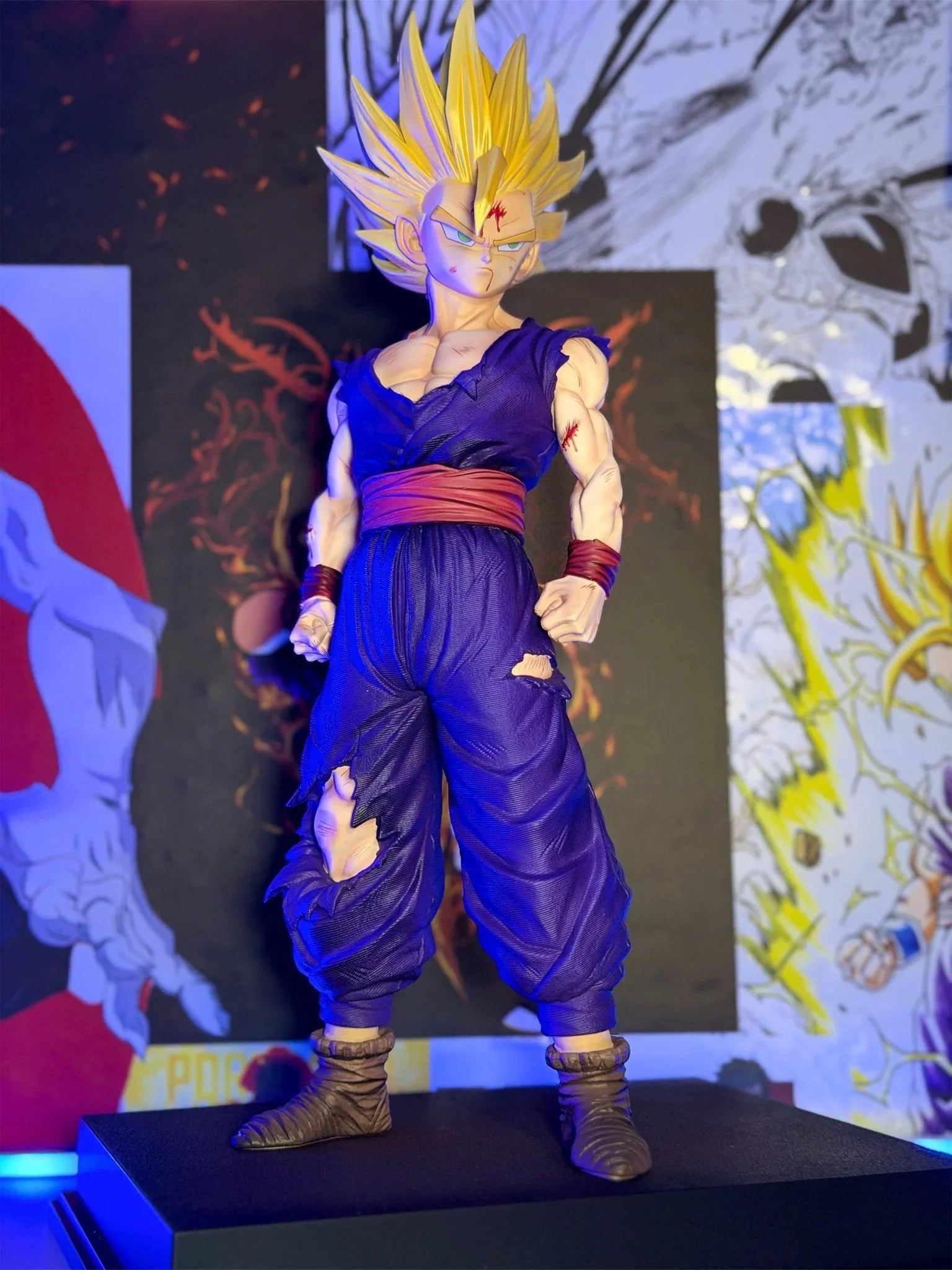 Action figure Gohan Super Saiyan 2 45cm ultra dettagliata Dragon Ball Z, vestito strappato.