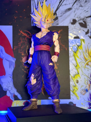 Action figure Gohan Super Saiyan 2 45cm ultra dettagliata Dragon Ball Z, vestito strappato.