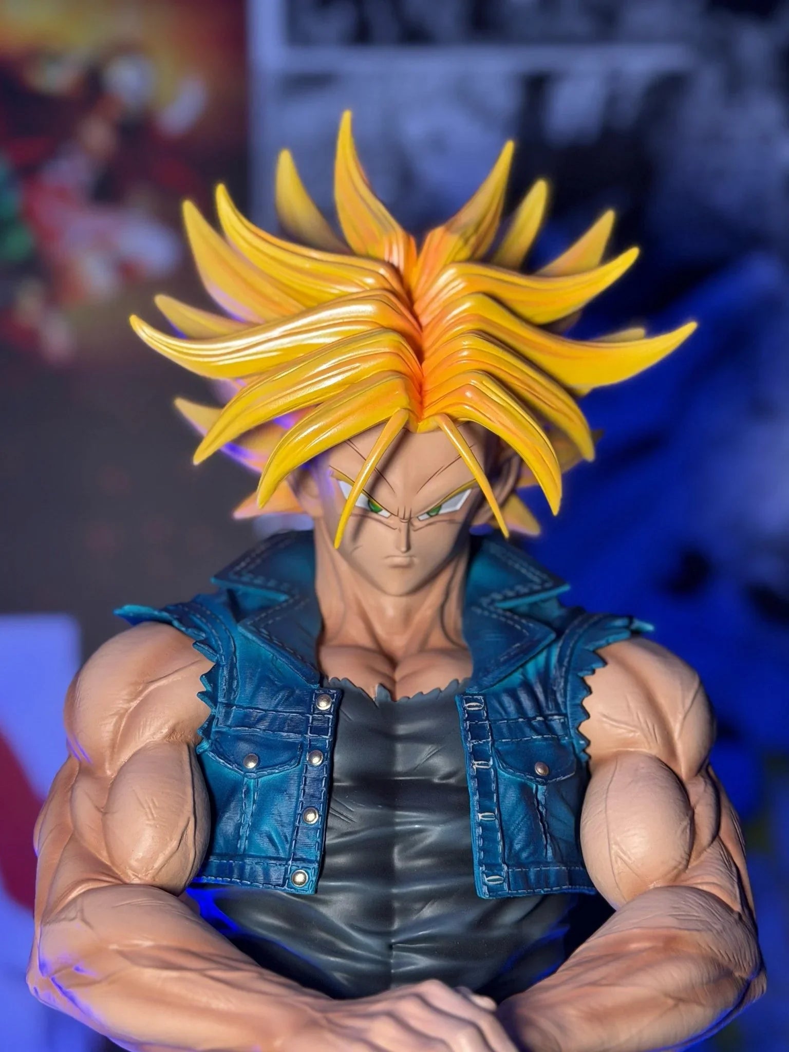 Action figure Trunks Super Saiyan Dragon Ball Z ultra dettagliata, capelli gialli e giubbotto blu