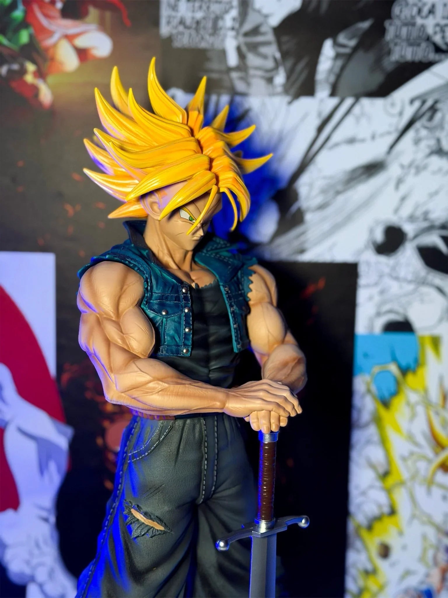 Action figure Trunks Super Saiyan con spada, ultra dettagliata, Dragon Ball Z, sfondo manga