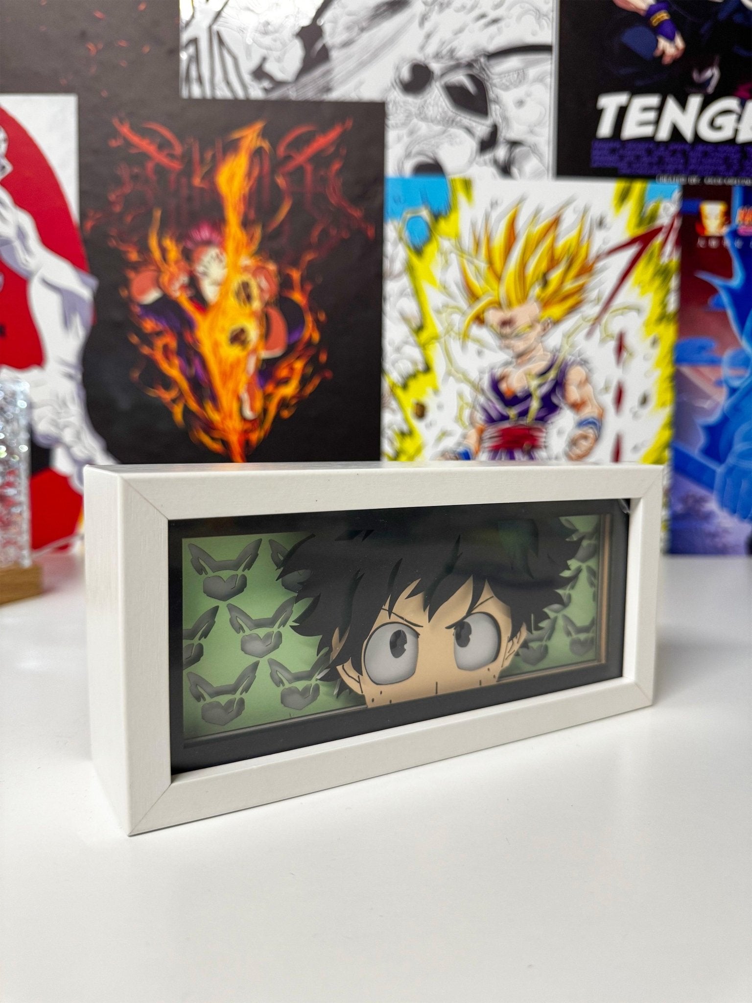 Light box decorativo con Deku di My Hero Academia in stile anime, cornice bianca, sfondo verde