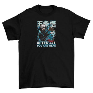 T-shirt nera anime con stampa Gojo che sconfigge Jogo, scritta After All You Are Weak.