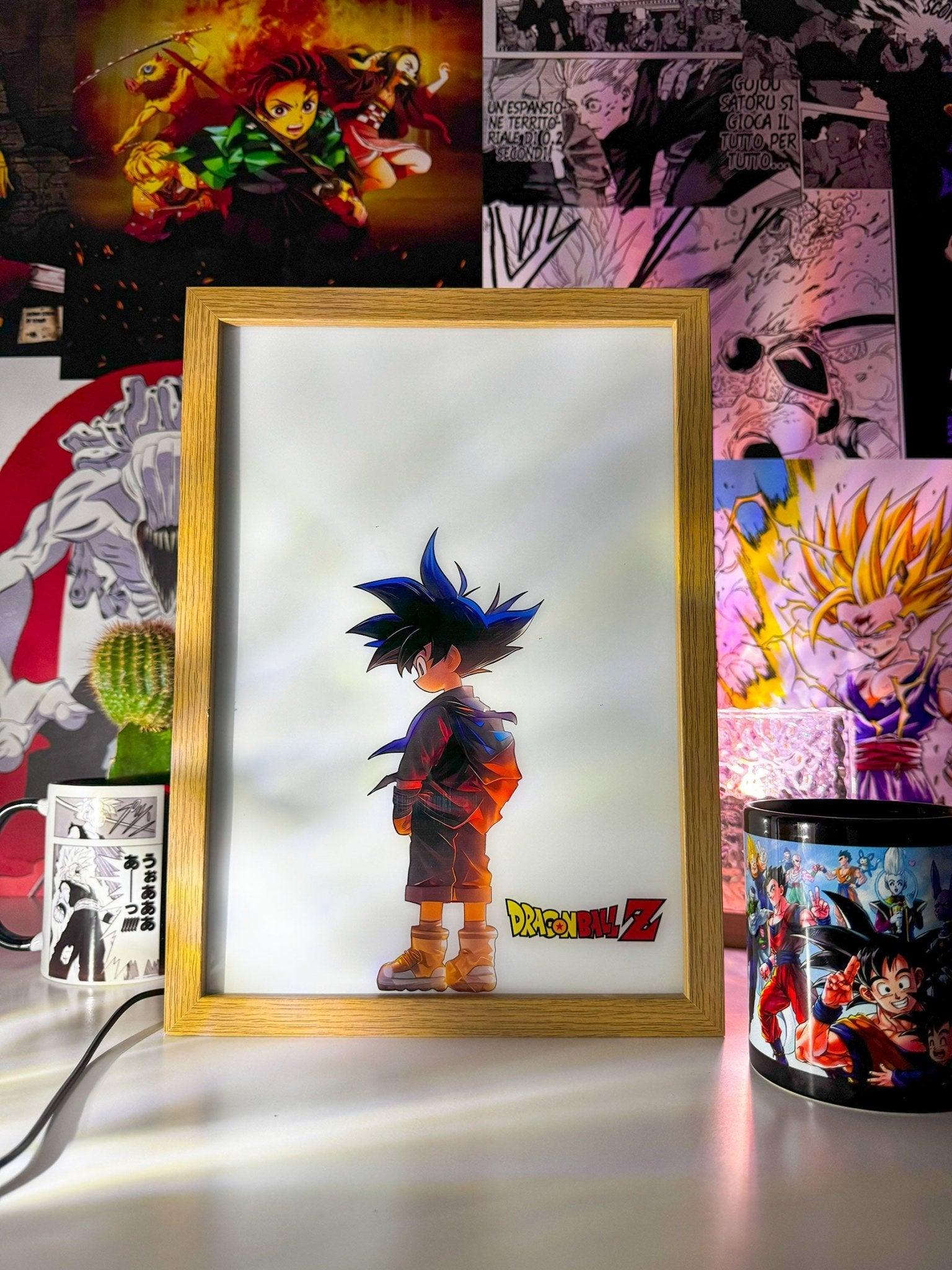 Lampada LED decorativa con Goku di Dragon Ball Z, cornice in legno, su sfondo manga