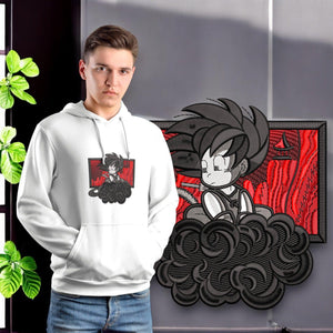 Felpa bianca anime con personaggio in stile manga su nuvola, sfondo rosso, moda otaku.
