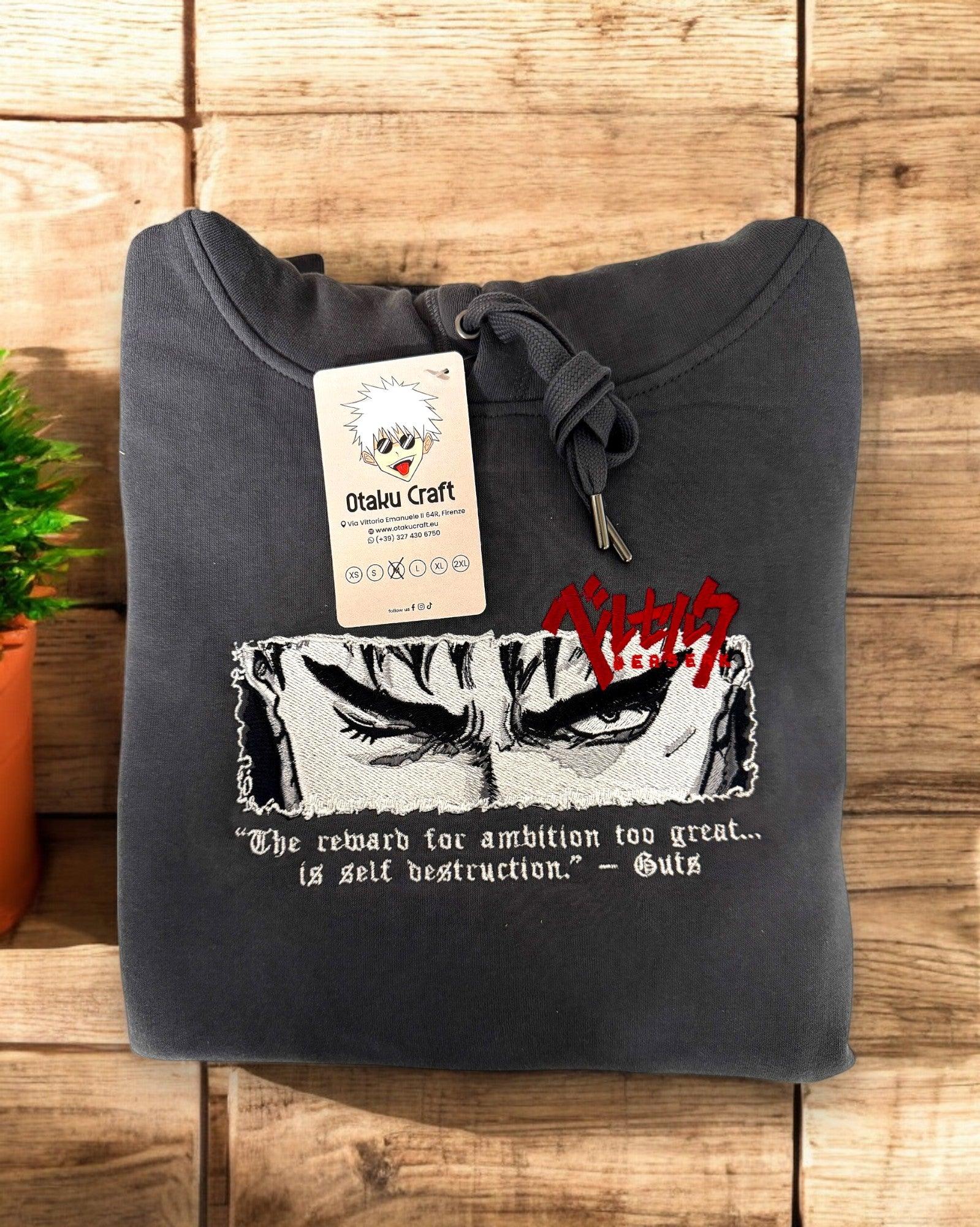 Felpa nera ricamata con occhi di Guts di Berserk, frase motivazionale e logo rosso anime.