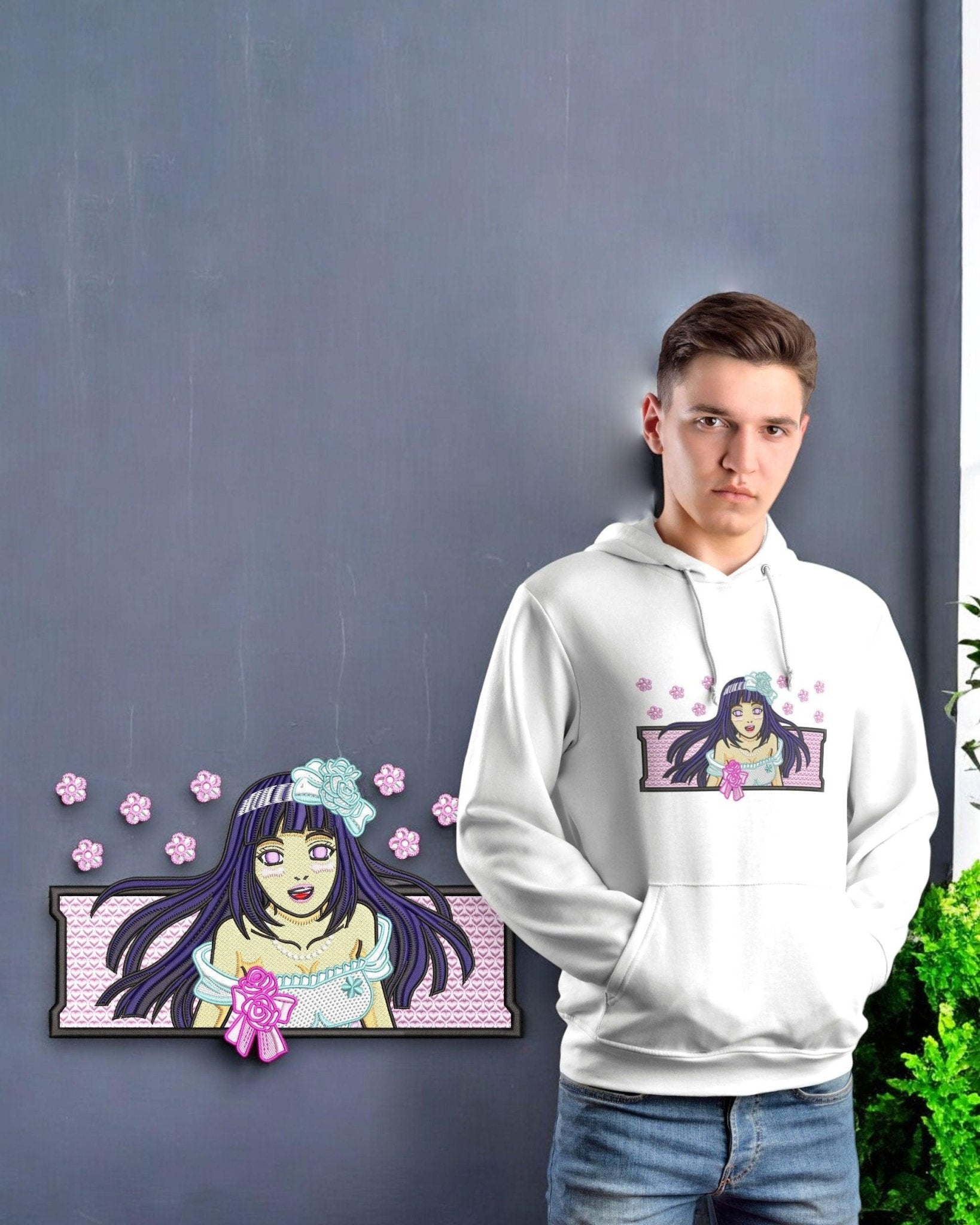 Felpa bianca con ricamo di Hinata Hyuga da Naruto, design anime, uomo in posa frontale