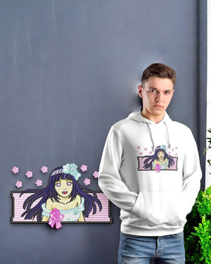 Felpa bianca con ricamo di Hinata Hyuga da Naruto, design anime, uomo in posa frontale