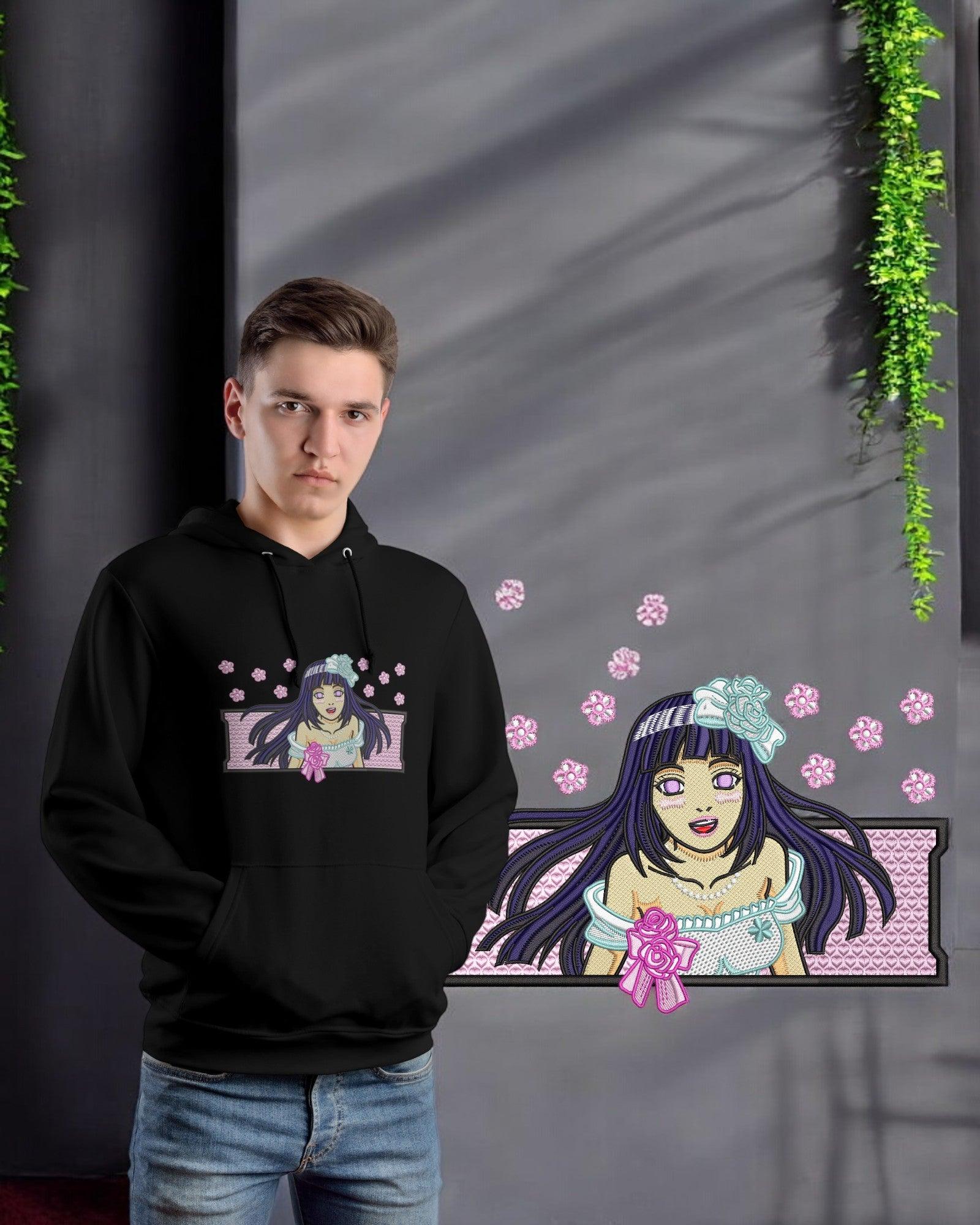 Felpa nera con ricamo Hinata Hyuga anime Naruto, indossata da uomo, sfondo moderno