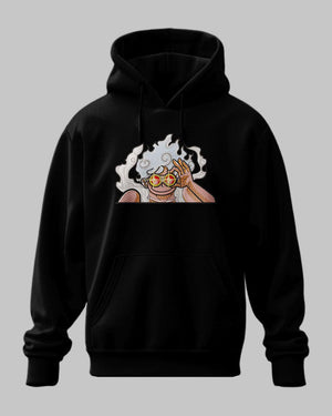 Felpa nera con ricamo Luffy Gear 5 con occhiali da sole anime One Piece, fondo grigio.