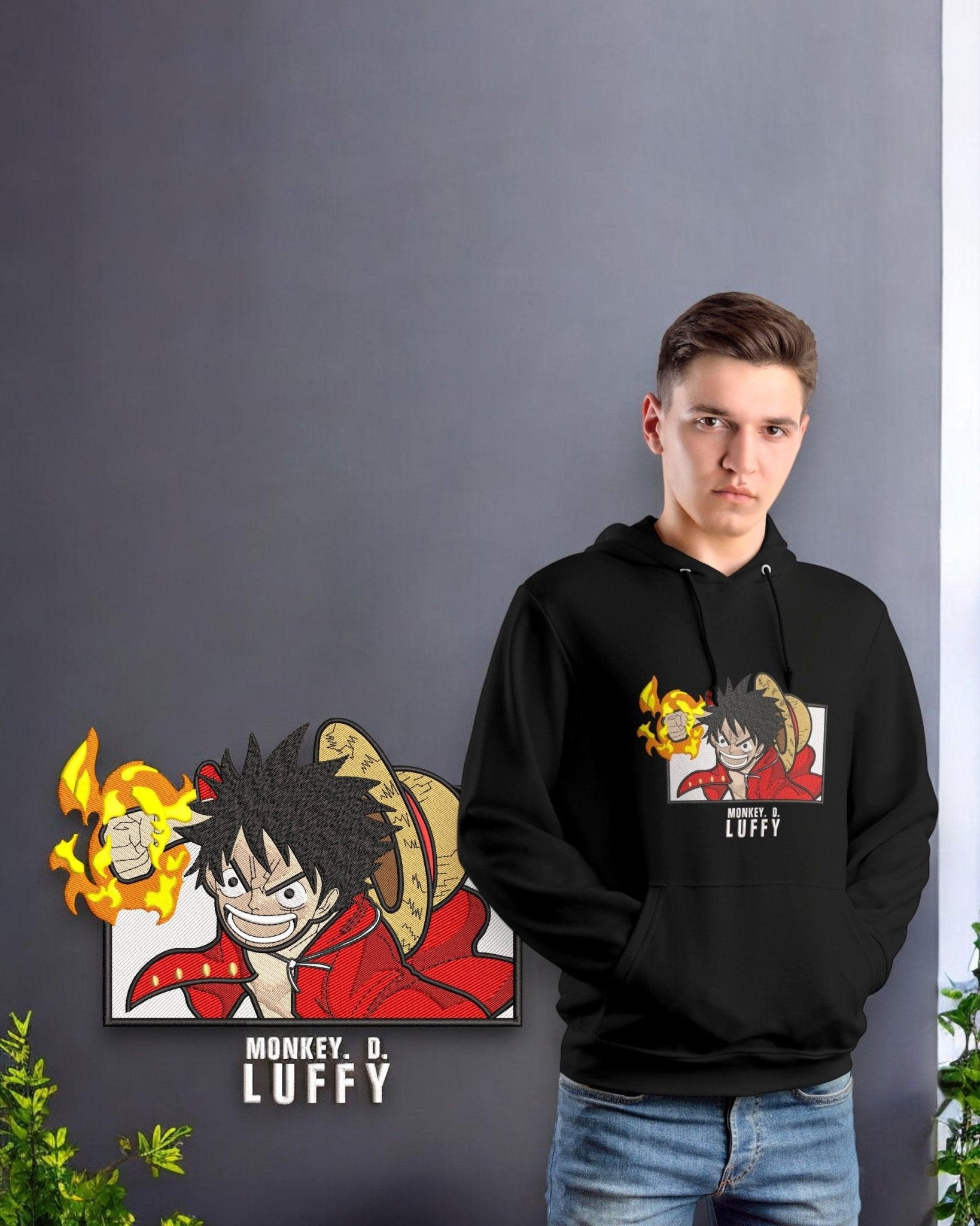 Felpa nera anime con ricamo Monkey D. Luffy di One Piece, fiamma gialla sul pugno.