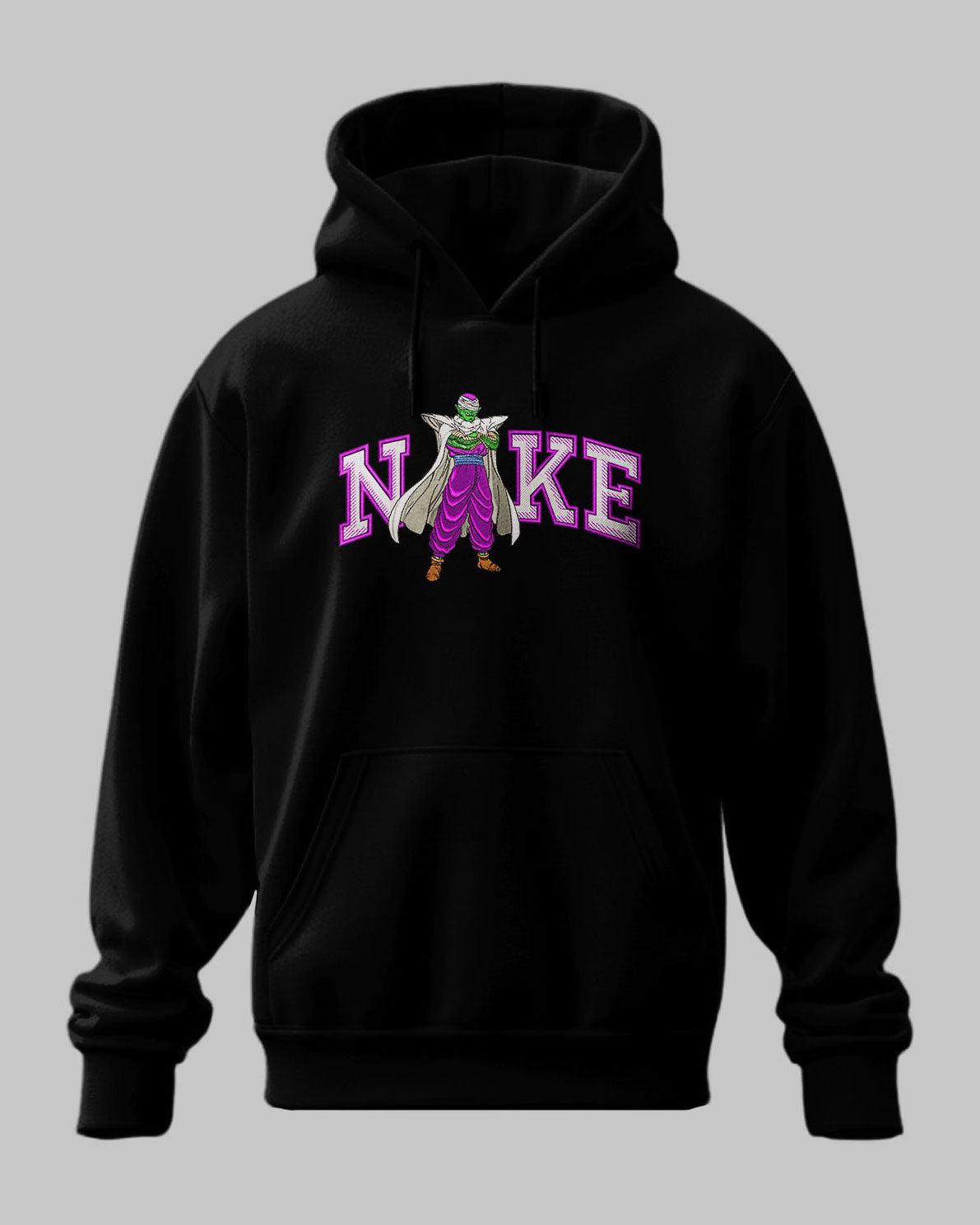 Felpa nera con ricamo di Piccolo di Dragon Ball e scritta parodica, stile anime streetwear.