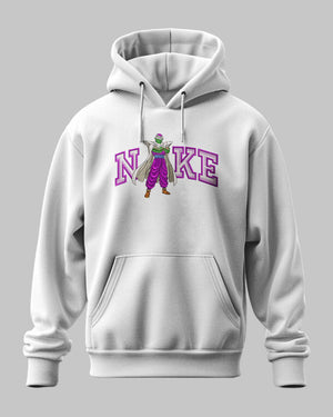 Felpa bianca anime con Piccolo Dragon Ball e scritta Nike viola, sfondo neutro.