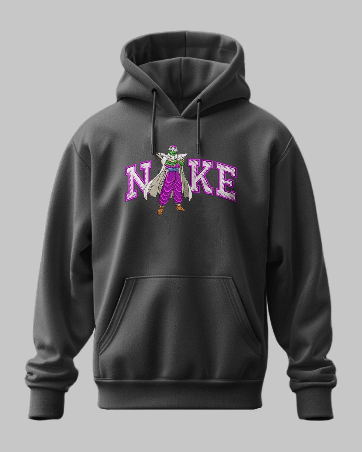 Felpa nera con cappuccio, stampa Piccolo Dragon Ball e scritta stile Nike ricamata.