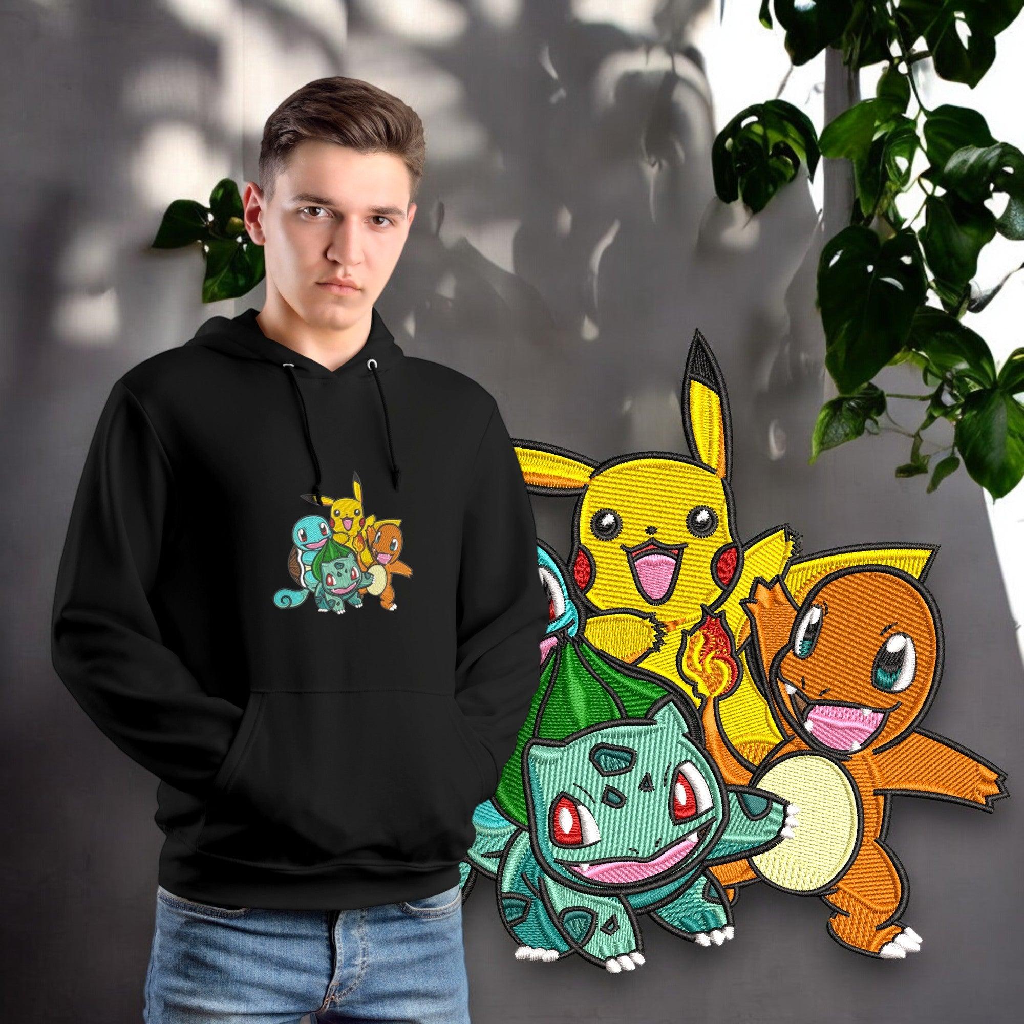 Felpa nera ricamata con Pokémon starter: Pikachu, Charmander, Bulbasaur, Squirtle.