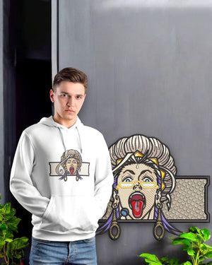 Felpa bianca con ricamo anime Buddha Record of Ragnarok, indossata da un ragazzo, sfondo grigio.