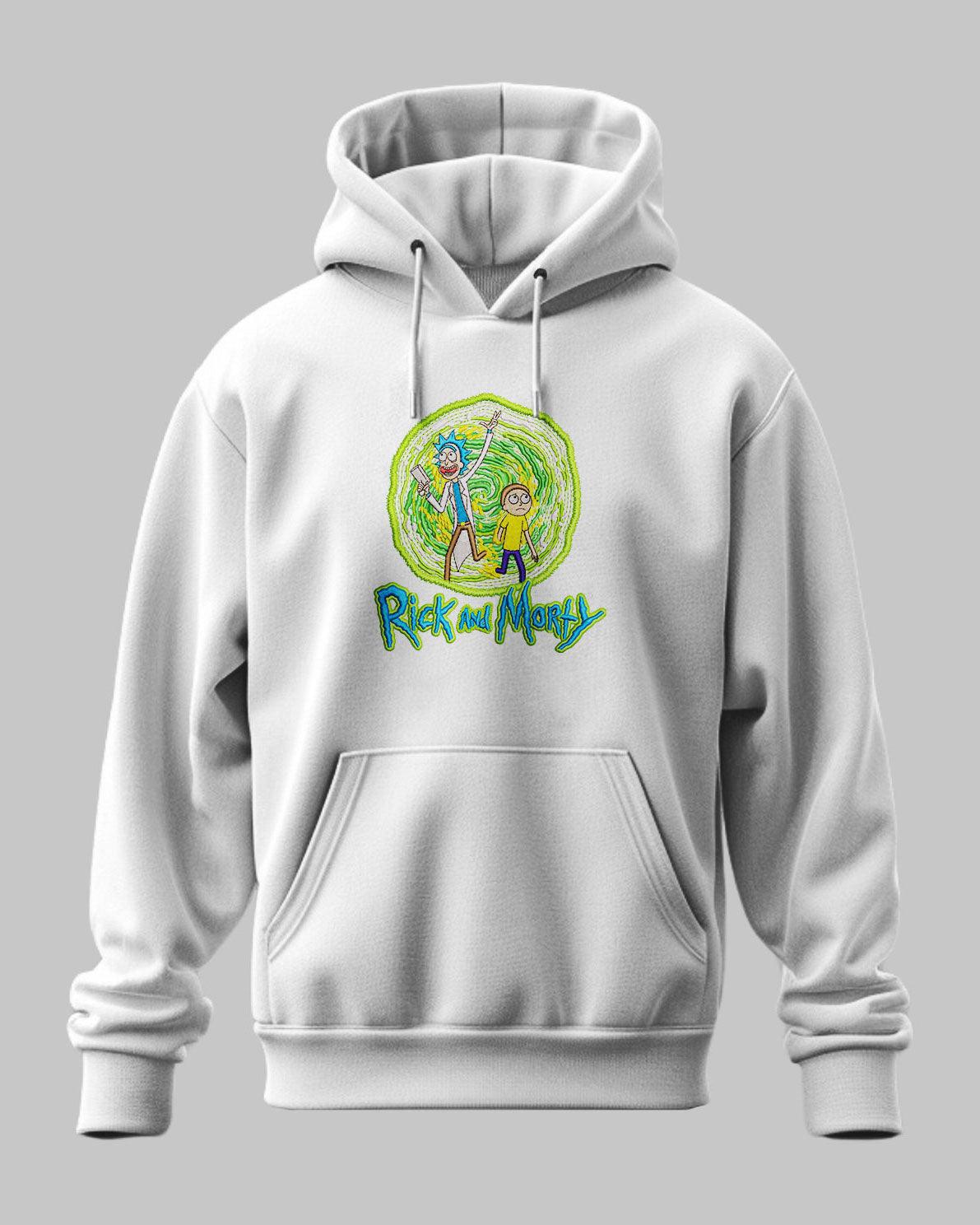 Felpa bianca con cappuccio Rick and Morty, personaggi davanti a portale verde, stile anime.