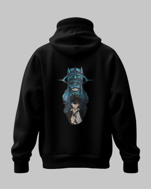 Felpa nera con ricamo anime Solo Leveling, personaggio e creatura blu sul retro.