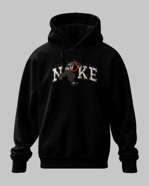 Felpa nera con cappuccio, ricamo ispirato a Venom e scritta stilizzata NUKE, stile anime.