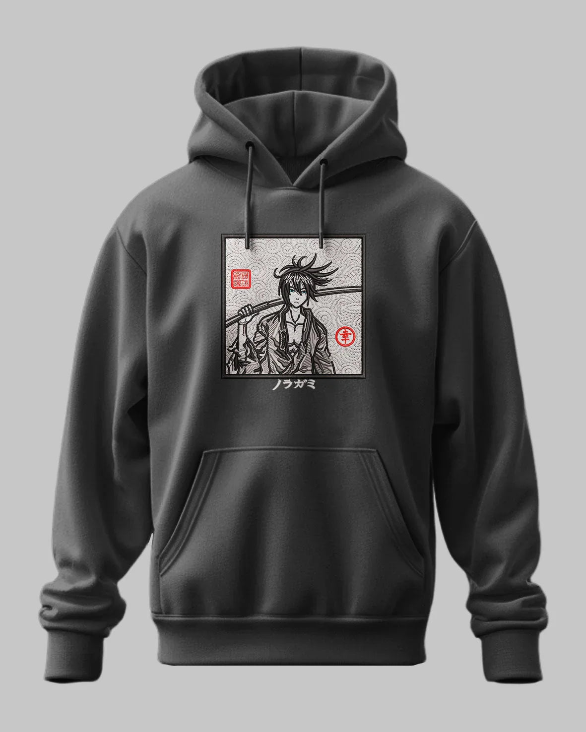 Felpa nera con cappuccio, stampa ricamo personaggio anime Yato Noragami, stile giapponese.